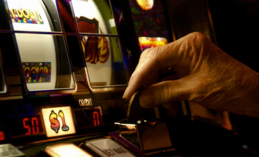 how much do slot machines cost to play